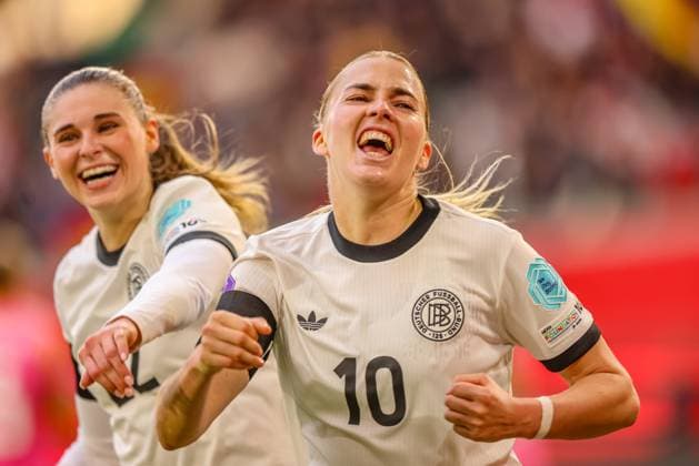 GER, Wolfsburg, Deutschland vs Schottland, Länderspiel, Fussball, DFB, Spielzeit 2024 2025, Volkswagen Arena, Nations League, 4. Spieltag im Bild: Laura Freigang (Deutschland 10) erzielt das Tor zum 5:1 gegen Schottland DFB DFL REGULATIONS PROHIBIT ANY USE OF PHOTOGRAPHS AS IMAGE SEQUENCES AND OR QUASI-VIDEO, 08.04.2025, Copyright: HMBxMedia HendrikxHamelau