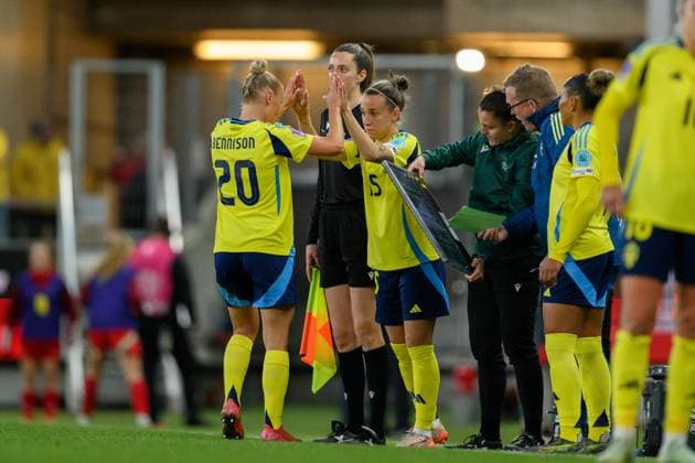 250408 Hanna Bennison and Julia Zigiotti Olme of Sweden during the UEFA Women s Nations League football match between Sweden and Wales on April 8, 2025 in Gothenburg. Photo: Mathias Bergeld BILDBYRAN kod MB MI0812 fotboll football soccer fotball nations league uefa womens nations league sverige sweden wales dam bbeng Copyright: MATHIASxBERGELD BB250408MB080