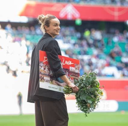 Fußball, Frauen, Saison 2024 25, UEFA Nations League (Liga A, Gruppe 1, 4. Spieltag) in Wolfsburg, Deutschland - Schottland, Lina Magull wurde vor dem Spiel verabschiedet, 08.04. 2025, Copyright: xSebastianxRäppold MatthiasxKochx
