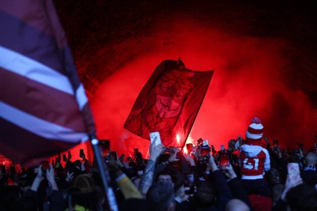 Arsenal v Real Madrid 08 April 2025, London - UEFA Champions League Football, Quarter-Final, First Leg - Arsenal v Real Madrid - Arsenal fans set off flares - Photo: Charlotte Wilson Offside. London UK Copyright: xCharlottexWilsonx xOffsidexOffside