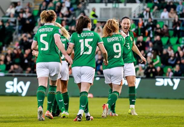 UEFA Women s Nations League 2025, Tallaght Stadium, Dublin 8 4 2025 Republic of Ireland WNT vs Greece Ireland s Amber Barrett Amber Barrett celebrates after scoring a goal from a penalty with teammates 8 4 2025  Copyright: x INPHO DanxSheridanx 1W2A3208