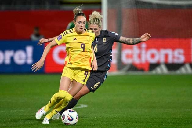 Belgium v England - FIFA Women s World Cup 2027 League Phase match LEUVEN, BELGIUM - APRIL 08 : Wullaert Tessa forward of Belgium and Bright Millie defender of England battle for the ball during the FIFA Women s World Cup 2027 League Phase match between Belgium and England on April 8, 2025 in Leuven, Belgium, 08 04 2025 Leuven Belgium  Copyright: xPeterxDexVoechtx