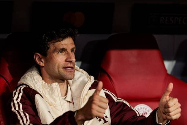 UEFA Champions League Viertelfinale: FC Bayern München - Inter Mailand; 08.04.2025 Thomas Müller (FC Bayern München, 25) auf der Bank Daumen hoch UEFA Champions League Viertelfinale: FC Bayern München - Inter Mailand, München, Allianz Arena am 08.04.2025 Copyright: xBEAUTIFULxSPORTS Wunderlx