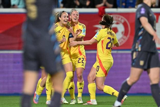 250408 BELGIUM VS ENGLAND Tessa Wullaert (9) of Belgium celebrates after scoring the 3-0 goal during a game between the national teams of Belgium, called the Red Flames and England on the 4th matchday in group A3 of the 2024-25 Women s Nations League competition, on Tuesday 8 April 2025 in Leuven , Belgium . PHOTO SPORTPIX David Catry Leuven Den Dreef Belgium  Copyright: xSportpix.bex xDavidxCatryxDavidxCatryx