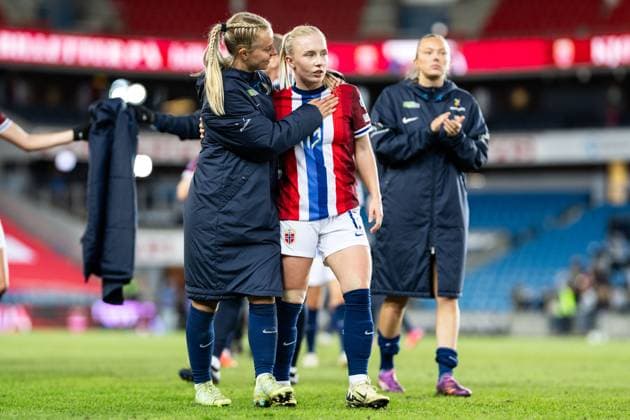 250408 Emilie Woldvik and Thea Bjelde of Norway after the UEFA Women™s Nations League football match between Norway and France on April 8, 2025 in Oslo. Photo: Vegard Grott BILDBYRAN kod VG VG0749 bbeng fotboll football soccer fotball nations league landskamp norge norway dam frankrike france uefa womens nations league depp Copyright: VEGARDxGRoTT BB250408VG068
