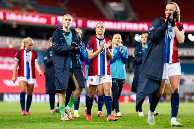 250408 Lisa Naalsund of Norway looks dejected after the UEFA Women™s Nations League football match between Norway and France on April 8, 2025 in Oslo. Photo: Vegard Grott BILDBYRAN kod VG VG0749 bbeng fotboll football soccer fotball nations league landskamp norge norway dam frankrike france uefa womens nations league depp Copyright: VEGARDxGRoTT BB250408VG069