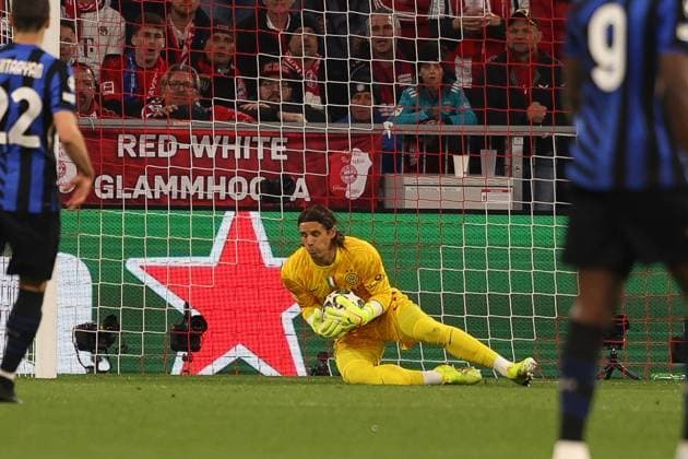 Torwartaktion von Yann Sommer 1 (Inter Mailand), FC Bayern Muenchen vs. Inter Mailand, Fussball, Champions League, Viertelfinale, Hinspiel, 08.04.2025 Muenchen Bayern Deutschland