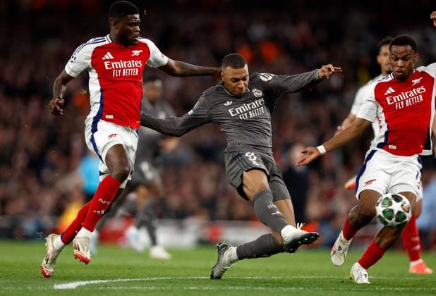 Kylian Mbappe of Real Madrid takes a shot under pressure from Jurrien Timber (right) and Thomas Partey (left) of Arsenal Arsenal v Real Madrid, Football, UEFA Champions League, Emirates Stadium, Islington, London, UK - 08 04 2025 Editorial use only  Copyright: xMattxImpey Shutterstockx 15244749v
