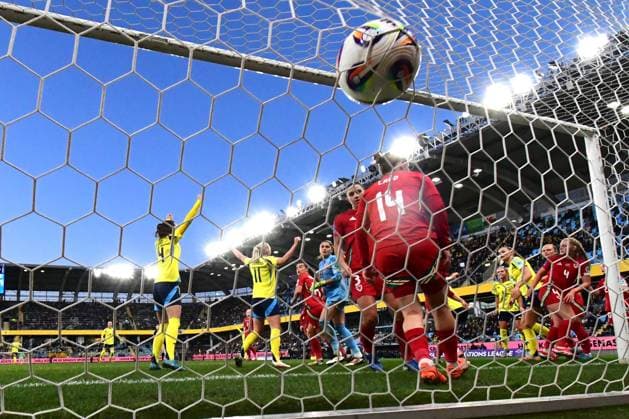 Gamla Ullevi, Gothenburg, Sweden, Apr 8th 2025: Sweden celebrates goal in the game in UEFA Nations League on April 8th 2025 between Sweden and Wales at Gamla Ullevi in Gothenburg, Sweden (Peter Sonander SPP) Copyright: xPeterxSonander SPPx spp-en-PeSo-PSon-20250408-191437_PS_8094