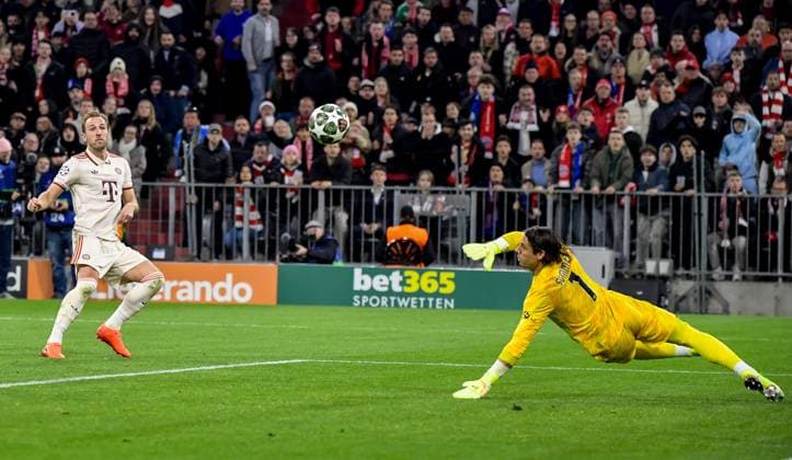 08.04.2025, xemx, Fussball UEFA Champions League, FC Bayern Muenchen - Inter Mailand v.l. Harry Kane (FC Bayern Muenchen), Yann Sommer (Inter Mailand) (DFL DFB REGULATIONS PROHIBIT ANY USE OF PHOTOGRAPHS as IMAGE SEQUENCES and or QUASI-VIDEO) Muenchen