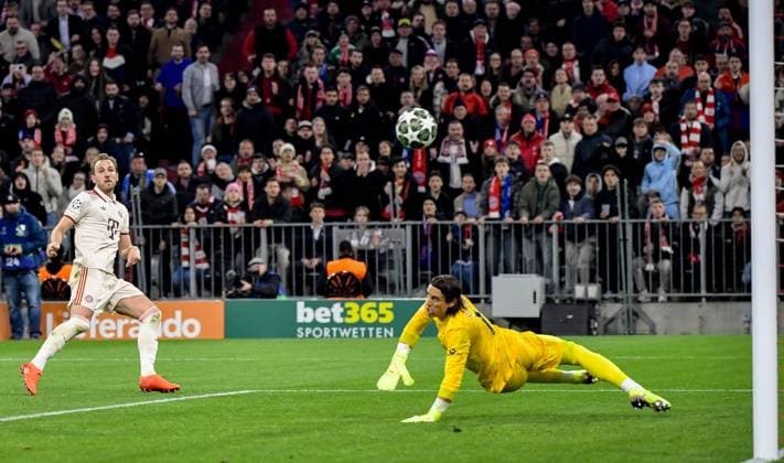 08.04.2025, xemx, Fussball UEFA Champions League, FC Bayern Muenchen - Inter Mailand v.l. Harry Kane (FC Bayern Muenchen), Yann Sommer (Inter Mailand) (DFL DFB REGULATIONS PROHIBIT ANY USE OF PHOTOGRAPHS as IMAGE SEQUENCES and or QUASI-VIDEO) Muenchen