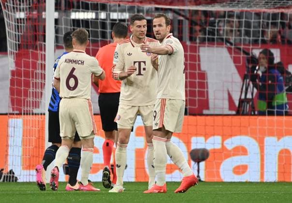 08.04.2025, xjrdrx, Fussball UEFA Champions League, FC Bayern Muenchen - Inter Mailand v.l. Joshua Kimmich (FC Bayern Muenchen), Leon Goretzka (FC Bayern Muenchen), Harry Kane (FC Bayern Muenchen) gibt Anweisungen, gestikuliert, mit den Armen gestikulieren gives instructions, gesticulate (DFL DFB REGULATIONS PROHIBIT ANY USE OF PHOTOGRAPHS as IMAGE SEQUENCES and or QUASI-VIDEO) Muenchen