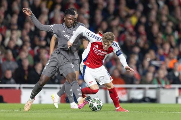 Arsenal v Real Madrid. UEFA Champions League, Quarter-Final, Leg 1 of 2, Football, The Emirates Stadium, London, UK - 08 Apr 2025 Eduardo Camavinga of Real Madrid pressures Martin Odegaard of Arsenal FC London Emirates Stadium London GBR, UK NEWSPAPERS OUT Copyright: xEllixBirchx