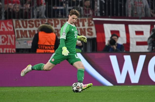 08.04.2025, xjrdrx, Fussball UEFA Champions League, FC Bayern Muenchen - Inter Mailand v.l. Jonas Urbig (FC Bayern Muenchen) (DFL DFB REGULATIONS PROHIBIT ANY USE OF PHOTOGRAPHS as IMAGE SEQUENCES and or QUASI-VIDEO) Muenchen