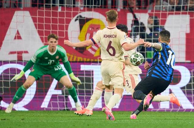 Lautaro Martinez Inter Mailand 10 scores, shoots goal , Tor, Treffer, Torschuss, 0-1 in the quarterfinal match FC BAYERN MUENCHEN - INTER MAILAND of football UEFA Champions League in season 2024 2025 in Munich, Apr 8, 2025 , FCB, , München