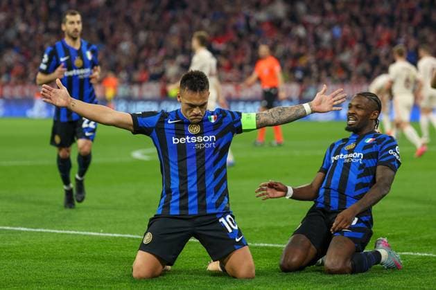 Sport Themen der Woche KW15 Sport Bilder des Tages Torjubel von Lautaro Martinez 10 (Inter Mailand), Marcus Thuram 9 (Inter Mailand) zum 0:1, FC Bayern Muenchen vs. Inter Mailand, Fussball, Champions League, Viertelfinale, Hinspiel, 08.04.2025 Muenchen Bayern Deutschland *** Goal celebration of Lautaro Martinez 10 Inter Milan , Marcus Thuram 9 Inter Milan to 0 1, FC Bayern Muenchen vs Inter Milan, Football, Champions League, quarter-final, first leg, 08 04 2025 Muenchen Bayern Germany Copyright: xkolbert-press ChristianxKolbertx