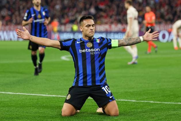 Torjubel von Lautaro Martinez 10 (Inter Mailand) zum 0:1, FC Bayern Muenchen vs. Inter Mailand, Fussball, Champions League, Viertelfinale, Hinspiel, 08.04.2025 Muenchen Bayern Deutschland
