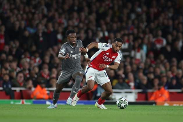 April 8, 2025, London, England, UNITED KINGDOM: Jurrien Timber of Arsenal and Vinicius Junior of Real Madrid in action during the UEFA Champions League 2024 25 Quarter Final First Leg match between Arsenal FC and Real Madrid C.F. at Arsenal Stadium on April 08, 2025 in London, England. London UNITED KINGDOM - ZUMAa181 20250408_zaa_a181_105 Copyright: xIsbelxInfantesx