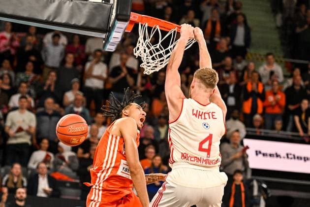 Sport Themen der Woche KW15 Sport Bilder des Tages GER, BBL, ratiopharm Ulm vs FC Bayern München 08.04.2025, ratiopharm arena, Neu-Ulm, GER, BBL, ratiopharm Ulm vs FC Bayern München, im Bild Noa Essengue (Ulm, 12), Jack White (Muenchen, 4) punktet *** GER, BBL, ratiopharm Ulm vs FC Bayern Munich 08 04 2025, ratiopharm arena, New Ulm, GER, BBL, ratiopharm Ulm vs FC Bayern Munich, in the picture Noa Essengue Ulm, 12 , Jack White Muenchen, 4 scores nordphotoxGmbHx xHafner nph00200