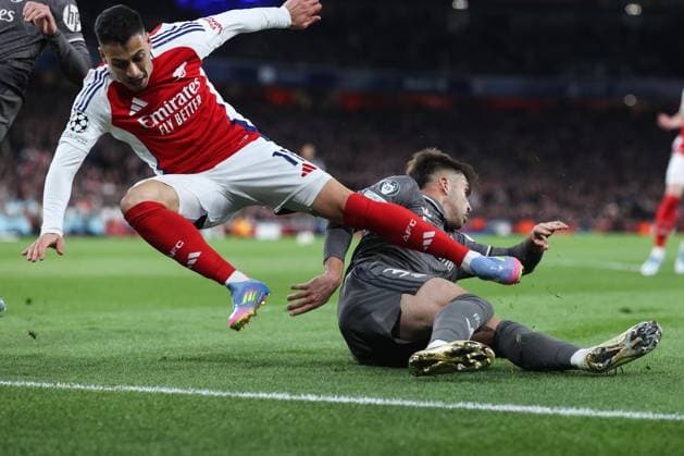 Arsenal v Real Madrid 08 April 2025, London - UEFA Champions League Football, Quarter-Final, First Leg - Arsenal v Real Madrid - Gabriel Martinelli of Arsenal and Raul Asencio of Real Madrid - Photo: Charlotte Wilson Offside. London UK Copyright: xCharlottexWilsonx xOffsidexOffside