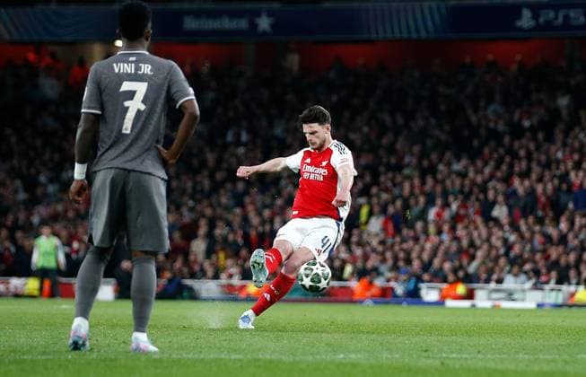 Declan Rice puts Arsenal 1-0 up scoring directly from a free kick in the 2nd half Arsenal v Real Madrid, Football, UEFA Champions League, Emirates Stadium, Islington, London, UK - 08 04 2025 Editorial use only  Copyright: xMattxImpey Shutterstockx 15244749ap