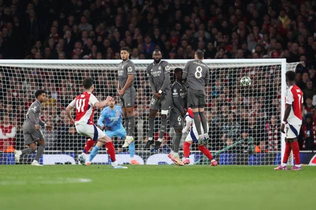 Arsenal v Real Madrid 08 April 2025, London - UEFA Champions League Football, Quarter-Final, First Leg - Arsenal v Real Madrid - Declan Rice of Arsenal scores their first goal from a free kick - Photo: Charlotte Wilson Offside. London UK Copyright: xCharlottexWilsonx xOffsidexOffside