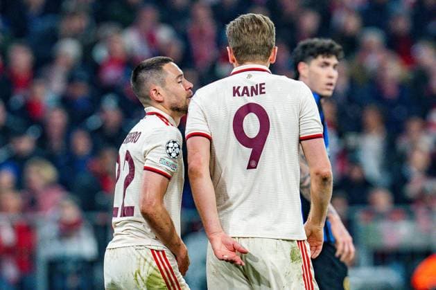08.04.2025, FC Bayern München vs. Inter Mailand, UEFA Champions League, Viertelfinale-Hinspiel Raphael Guerreiro (FC Bayern Muenchen, 22) unzufrieden unglücklich besorgt traurig sauer genervt Mimik Gestik, Harry Kane (FC Bayern Muenchen, 9) Copyright: xBahhoxKarax