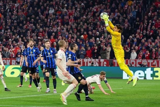 Torwartaktion von Yann Sommer 1 (Inter Mailand), FC Bayern Muenchen vs. Inter Mailand, Fussball, Champions League, Viertelfinale, Hinspiel, 08.04.2025 Muenchen Bayern Deutschland