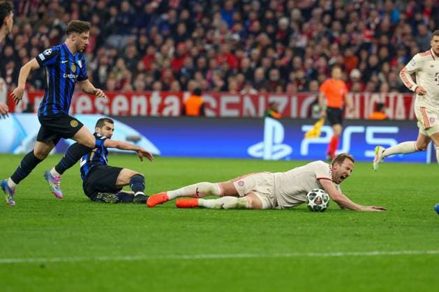 Foul an Harry Kane 9 (FC Bayern Muenchen), FC Bayern Muenchen vs. Inter Mailand, Fussball, Champions League, Viertelfinale, Hinspiel, 08.04.2025 Muenchen Bayern Deutschland