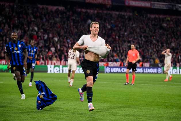 FC Bayern Munchen v FC Internazionale - UEFA Champions League Davide Frattesi of FC Internazionale celebrates after scoring a goal during the UEFA Champions League 2024 25 knockout phase quarter final first leg football match between FC Bayern Munchen and FC Internazionale. Munich Germany Copyright: xNicolòxCampox