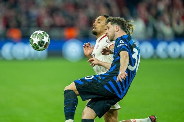 Sacha Boey (FC Bayern Muenchen, 23), Carlos Augusto (Inter Mailand, 30), GER, FC Bayern Muenchen vs. Inter Mailand, Fussball, UEFA, Champions League, Viertlfinale, Hinspiel, Spielzeit 2024 2025, 08.04.2025, GER, FC Bayern Muenchen vs. Inter Mailand, Fussball, UEFA, Champions League, Viertlfinale, Hinspiel, Spielzeit 2024 2025, 08.04.2025 Muenchen Copyright: xEibner-Pressefotox EP_EER