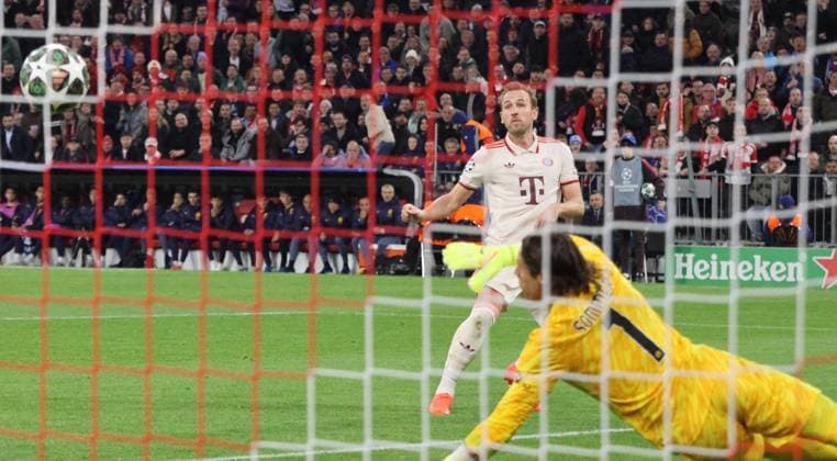 9 Harry Kane (FCB) gegen 1 Yann Sommer (Inter) Chance, Torchance, Zweikampf, Aktion, Fussball FC Bayern München - Inter Mailand Hinspiel, Viertelfinale UEFA Champions League 08.04.2025 Allianz Arena FOTO: Mladen Lackovic LakoPress