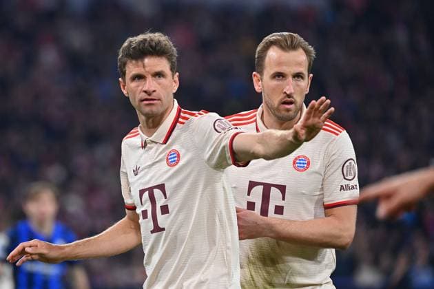 v.li:Thomas MUELLER (MÜLLER,Bayern Muenchen), Harry KANE (Bayern Muenchen), Gestik,gibt Anweisungen,Aktion. Fussball Champions League Viertelfinale FC Bayern Muenchen - Inter Mailand 1-2 am 08.04.2025 , A L L I A N Z A R E N A.