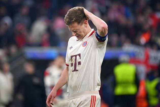 Joshua KIMMICH (Bayern Muenchen) nach Spielende. Enttaeuschung,Frust, enttaeuscht,frustriert,niedergeschlagen, Aktion,Einzelbild,angeschnittenes Einzelmotiv,Halbfigur,halbe Figur Fussball Champions League Viertelfinale FC Bayern Muenchen - Inter Mailand 1-2 am 08.04.2025 , A L L I A N Z A R E N A.