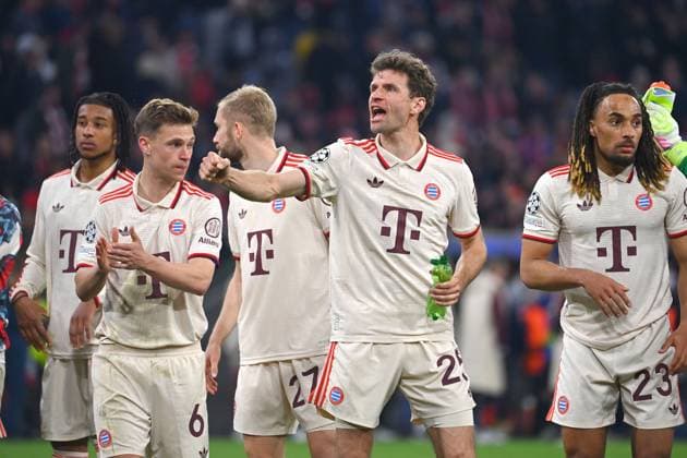 Sport Bilder des Tages Thomas MUELLER (MÜLLER,Bayern Muenchen), Jubel,Freude,Begeisterung, trotz Niederlage.li:Joshua KIMMICH (Bayern Muenchen) Aktion, Fussball Champions League Viertelfinale FC Bayern Muenchen - Inter Mailand 1-2 am 08.04.2025 , A L L I A N Z A R E N A.
