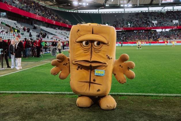 08.03.25, Frauen, Fussball, UEFA Womens Nations League, 4. Spieltag, Gruppenphase, Saison 2025, Deutschland - Schottland Bernd das Brot Maskottchen von Kika im Stadion Wolfsburg Volkswagen Arena Niedersachsen Deutschland