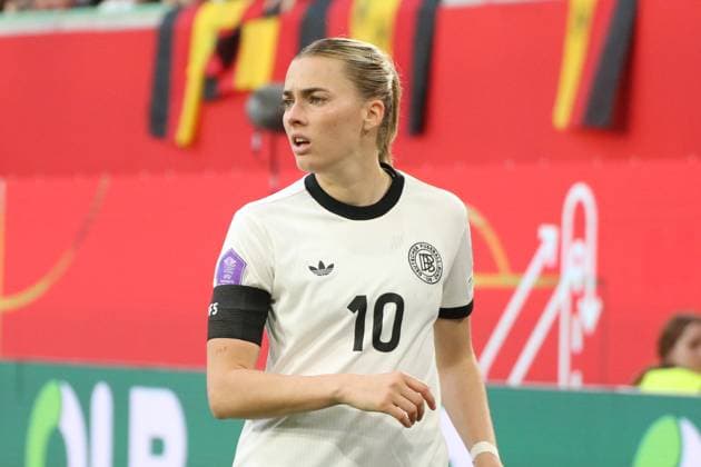 08.04.2025, xgrfx, Fußball UEFA Women s Nations League, Deutschland Frauen - Schottland Frauen v.l. Laura Freigang (Deutsche Frauennationalmannschaft) (DFL DFB REGULATIONS PROHIBIT ANY USE OF PHOTOGRAPHS as IMAGE SEQUENCES and or QUASI-VIDEO) Wolfsburg