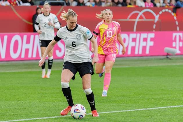 Janina Minge (GER, 6), 08.04.2025, Wolfsburg (Deutschland), Fussball, UEFA Women s Nations League, Deutschland - Schottland, DFB DFL REGULATIONS PROHIBIT ANY USE OF PHOTOGRAPHS AS IMAGE SEQUENCES AND OR QUASI-VIDEO.