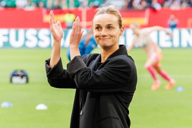 Lina Magull, Verabschiedung aus der Nationalmannschaft, 08.04.2025, Wolfsburg (Deutschland), Fussball, UEFA Women s Nations League, Deutschland - Schottland, DFB DFL REGULATIONS PROHIBIT ANY USE OF PHOTOGRAPHS AS IMAGE SEQUENCES AND OR QUASI-VIDEO.