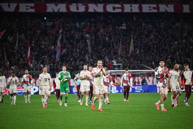 CALCIO - UEFA Champions League - Bayern Munich vs Inter - FC Internazionale Team of FC Bayern Monaco greeting the supporters at the end of the match after the UEFA Champions League quarter finals first leg match between FC Bayern Monaco and Inter FC Internazionale, on Avril 8th, 2025, at Allianz Arena stadium in Monaco, Germany Credit: Tiziano Ballabio Munich Germany  Copyright: xIPAxSport ABACAx