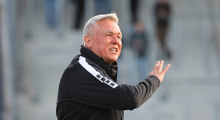 BAU Großaspach , Fußball 3.Liga , VfB Stuttgart II vs. Viktoria Köln , Trainer Olaf Janßen ( Köln )