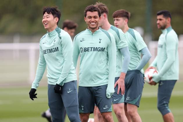Tottenham Hotspur Training 09 April 2025, Enfield - Tottenham Hotspur Training - Son Heung-Min and Brennan Johnson of Tottenham Hotspur - Photo: Charlotte Wilson Offside. Enfield UK Copyright: xCharlottexWilsonx xOffsidexOffside