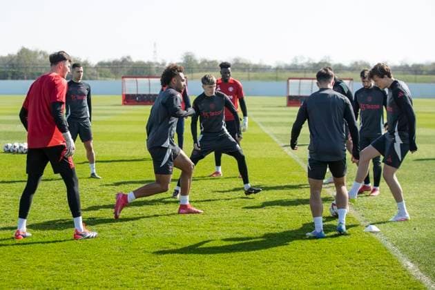 Manchester United, ManU FC Training Manchester United players Manchester United forward Alejandro Garnacho (17) Manchester United forward Joshua Zirkzee (11) Manchester United defender Victor Lindelof (2) during Manchester United FC Training ahead of the Lyon v Manchester United Europa League Quarter-Final match, at Carrington Training Centre, Manchester, England, United Kingdom on 9 April 2025 Credit: Mike Morese Every Second Media Editorial use only. All images are copyright Every Second Media Limited. No images may be reproduced without prior permission. Copyright: xIMAGO EveryxSecondxMediax ESM-1411-0003 MikexMoresex xEveryxSecondxMediax