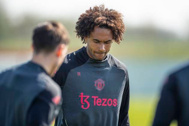 Manchester United, ManU FC Training Joshua Zirkzee 11 of Manchester United F.C during Manchester United FC Training ahead of the Lyon v Manchester United Europa League Quarter-Final match, at Carrington Training Centre, Manchester, England, United Kingdom on 9 April 2025 Credit: Mike Morese Every Second Media Editorial use only. All images are copyright Every Second Media Limited. No images may be reproduced without prior permission. Copyright: xIMAGO EveryxSecondxMediax ESM-1411-0024 MikexMoresex xEveryxSecondxMediax
