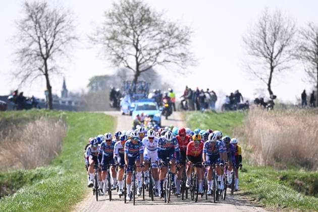 Scheldeprijs 2025 cycling race SCHOTEN, BELGIUM - APRIL 09 : illustration picture peloton during the Men Elite UCI 1.Pro 113th Flanders Classics Scheldeprijs cycling race with start in Terneuzen and finish in Schoten (205,2 km) on April 09, 2025 in Schoten, Belgium, 09 04 2025 ( Motordriver Guy De Vuyst & Schoten Belgium  Copyright: xTomasxSiskx