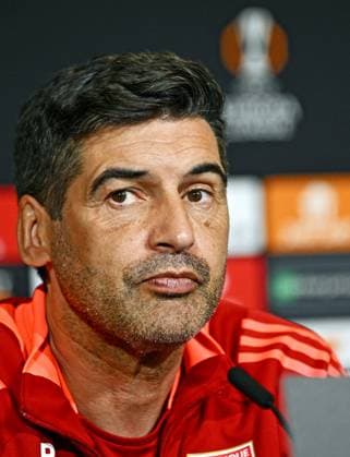 Match Europa League OL- Manchester United, ManU PHOTOPQR LE PROGRES Stéphane GUIOCHON - Décines-Charpieu 09 04 2025 - Match Europa League OL- Manchester United -A Décines au Groupama Training Center à la veille de 1 4 de finale raller de l Europa League saison 2024 - 2025 OL - Manchester United conférence de presse de l OL ici Paulo Fonseca Europa League OL- Manchester United Portuguese head coach of French football club Olympique Lyonnais (OL) Paulo Fonseca addresses a press conference, PK, Pressekonferenz in Decines Charpieu, near Lyon, central-eastern France, on April 09, 2025 Décines-Charpieu Rhône Rhône-Alpes France  Copyright: xPHOTOPQR LExPROGRES MAXPPPxStéphanexGUIOCHONx 20250409LPL1602 20250409LPL1602