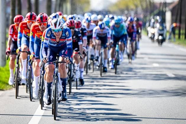 The pack of riders pictured in action during the men s race of the 113th edition of the Scheldeprijs one day cycling event, 202,8 km from Terneuzen, the Netherlands to Schoten, Belgium on Wednesday 09 April 2025. TOM GOYVAERTS TomxGoyvaerts  x120383236x