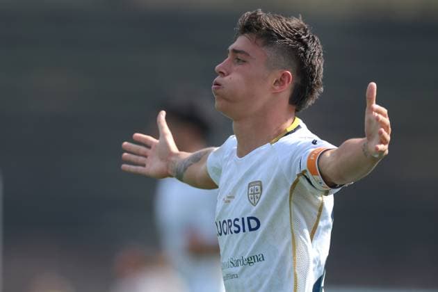 Milan, Italy, 9th April 2025. Alessandro Vinciguerra of Cagliari Calcio celebrates after scoring to give the side a 1-0 lead during the Coppa Italia match at Arena Civica Gianni Brera, Milan. Picture credit should read: Jonathan Moscrop Sportimage EDITORIAL USE ONLY. No use with unauthorised audio, video, data, fixture lists, club league logos or live services. Online in-match use limited to 120 images, no video emulation. No use in betting, games or single club league player publications. SPI_004_JM_MILAN_CAGLIARI_CIP_ SPI-3802-0004