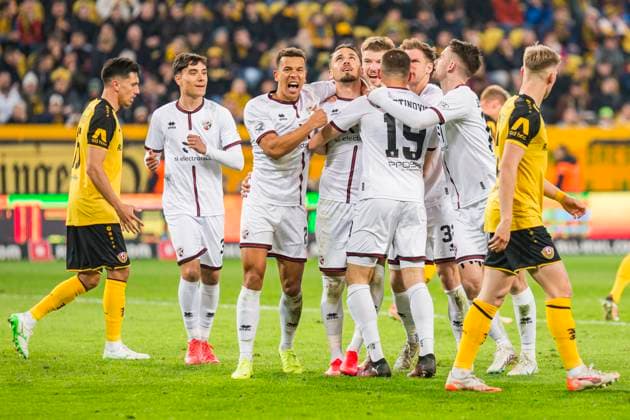 Sport Themen der Woche KW15 Sport Bilder des Tages 09.04.2025, xomx, Fussball 3.Liga, Dynamo Dresden - FC Ingolstadt 04 v.l. jubelt, Torjubel, Tor, Goal, Jubel, Freude, freuen zum 1:2 durch Pascal Testroet (FC Ingolstadt 04). (DFL DFB REGULATIONS PROHIBIT ANY USE OF PHOTOGRAPHS as IMAGE SEQUENCES and or QUASI-VIDEO) Dresden *** 09 04 2025, xomx, Fußball 3 Liga, Dynamo Dresden FC Ingolstadt 04 v l jubelt, Torjubel, Tor, Goal, Jubel, Freude, freuen zum 1 2 durch Pascal Testroet FC Ingolstadt 04 DFL DFB REGULATIONS PROHIBIT ANY USE OF PHOTOGRAPHS as IMAGE SEQUENCES and or QUASI VIDEO Dresden