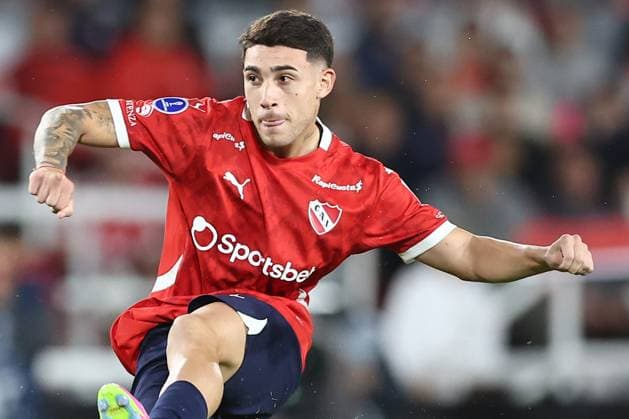 Independiente s defender Santiago Montiel looks on during the CONMEBOL Copa Sudameridana match, between Argentina™s Independiente and Uruguay™s Boston RIver at Libertadores de America stadium in Avellaneda, Buenos Aires province, on April 8, 2025. AVELLANEDA ARGENTINA Copyright: xALEJANDROxPAGNIx